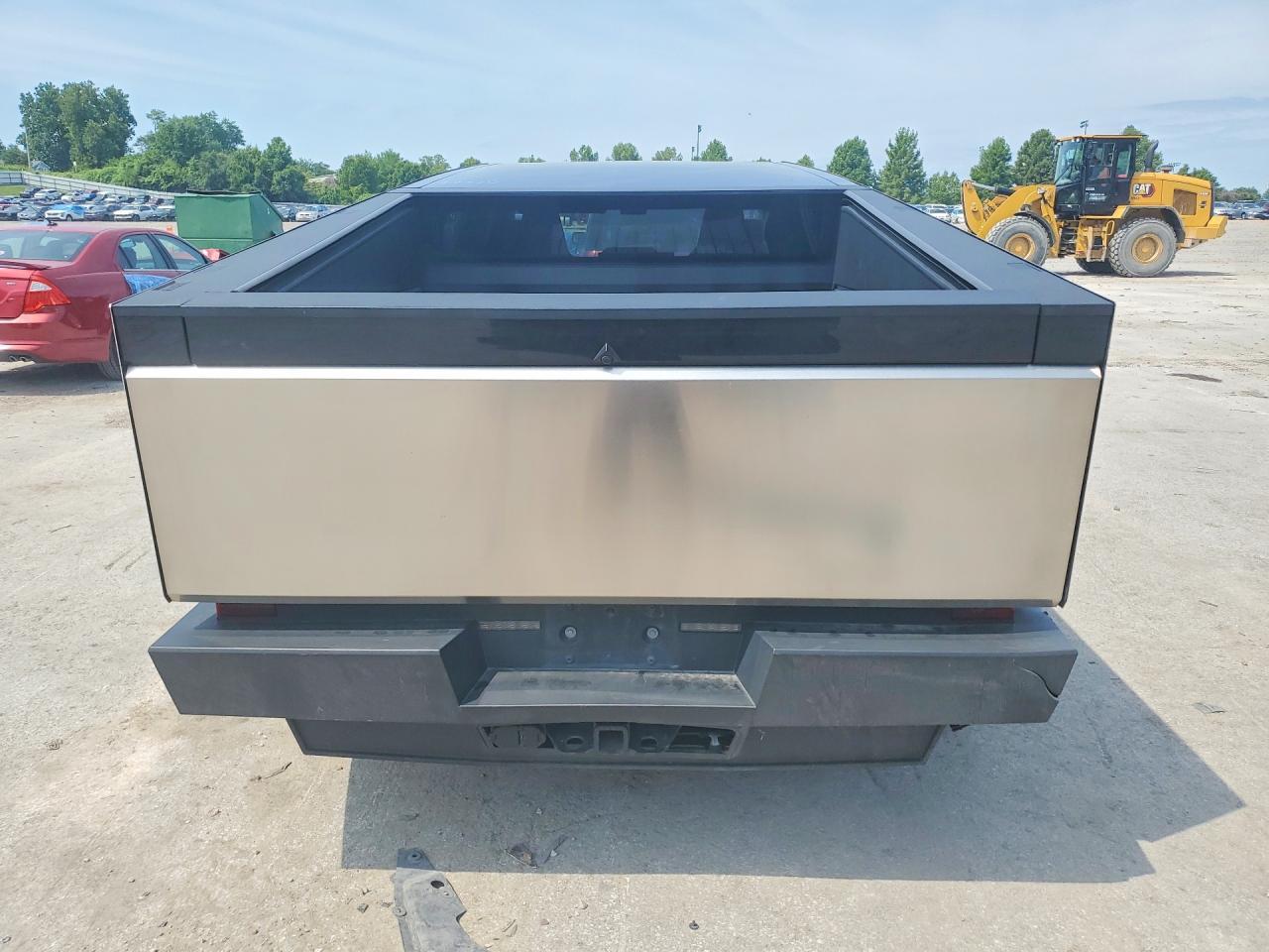 2025 Tesla Cybertruck - Фото 6