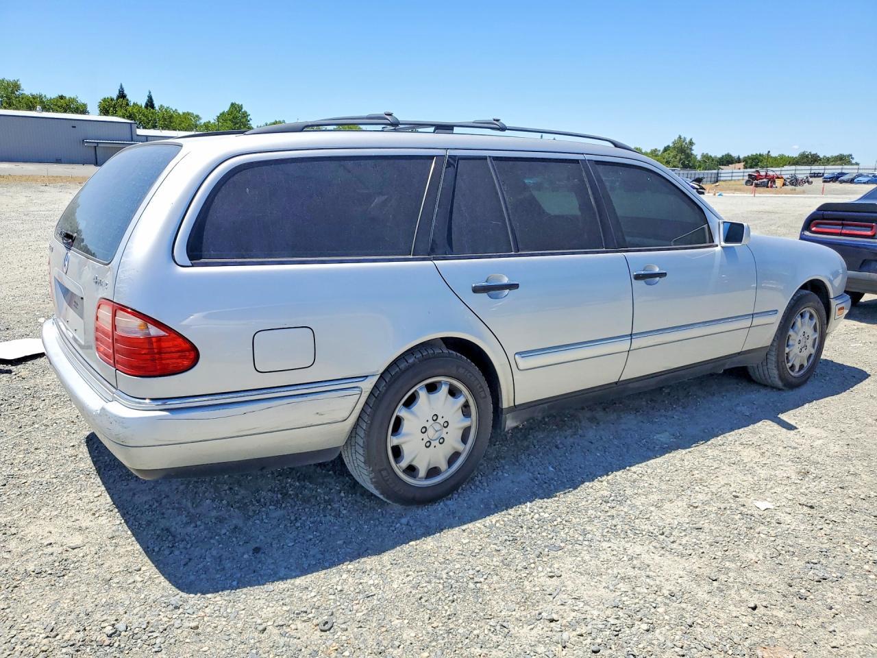 1999 Mercedes-Benz E 320 4Matic - Image 3