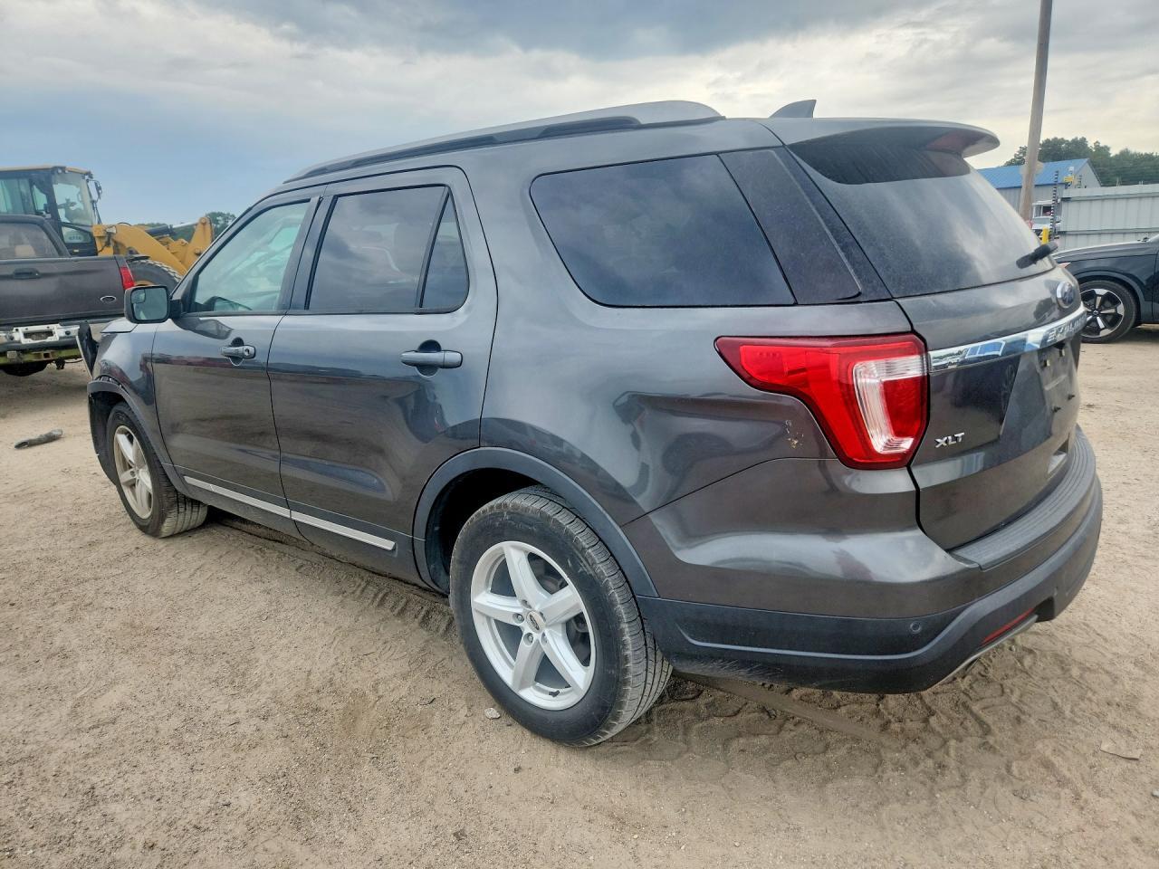 2019 Ford Explorer Xlt - Фото 2