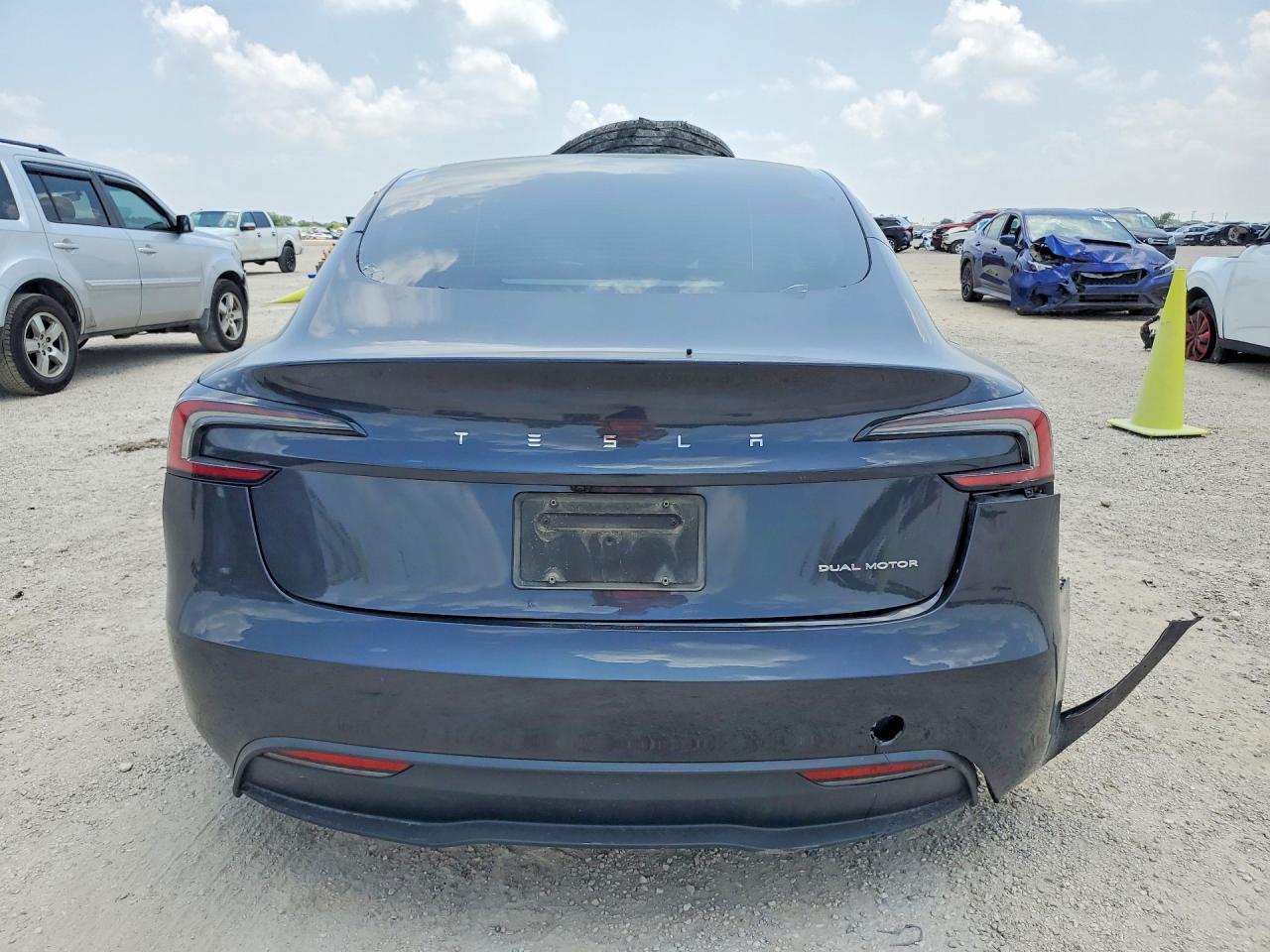 2024 Tesla Model 3 - Фото 6