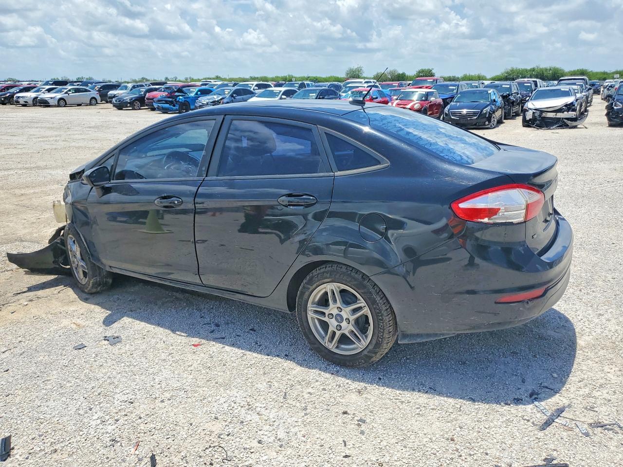 2018 Ford Fiesta Se - Image 2