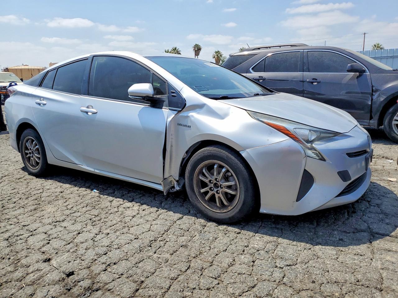 2017 Toyota Prius Two - Фото 4