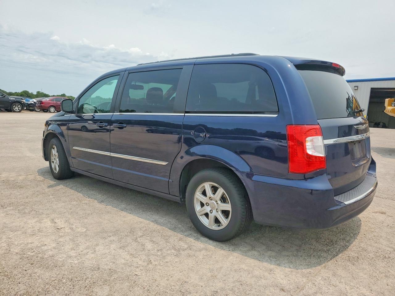 2012 Chrysler Town & Country Touring - Image 2