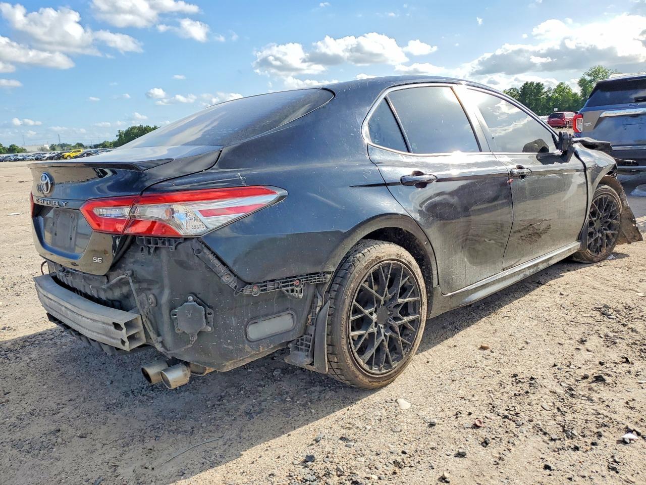 2018 Toyota Camry Se - Фото 3