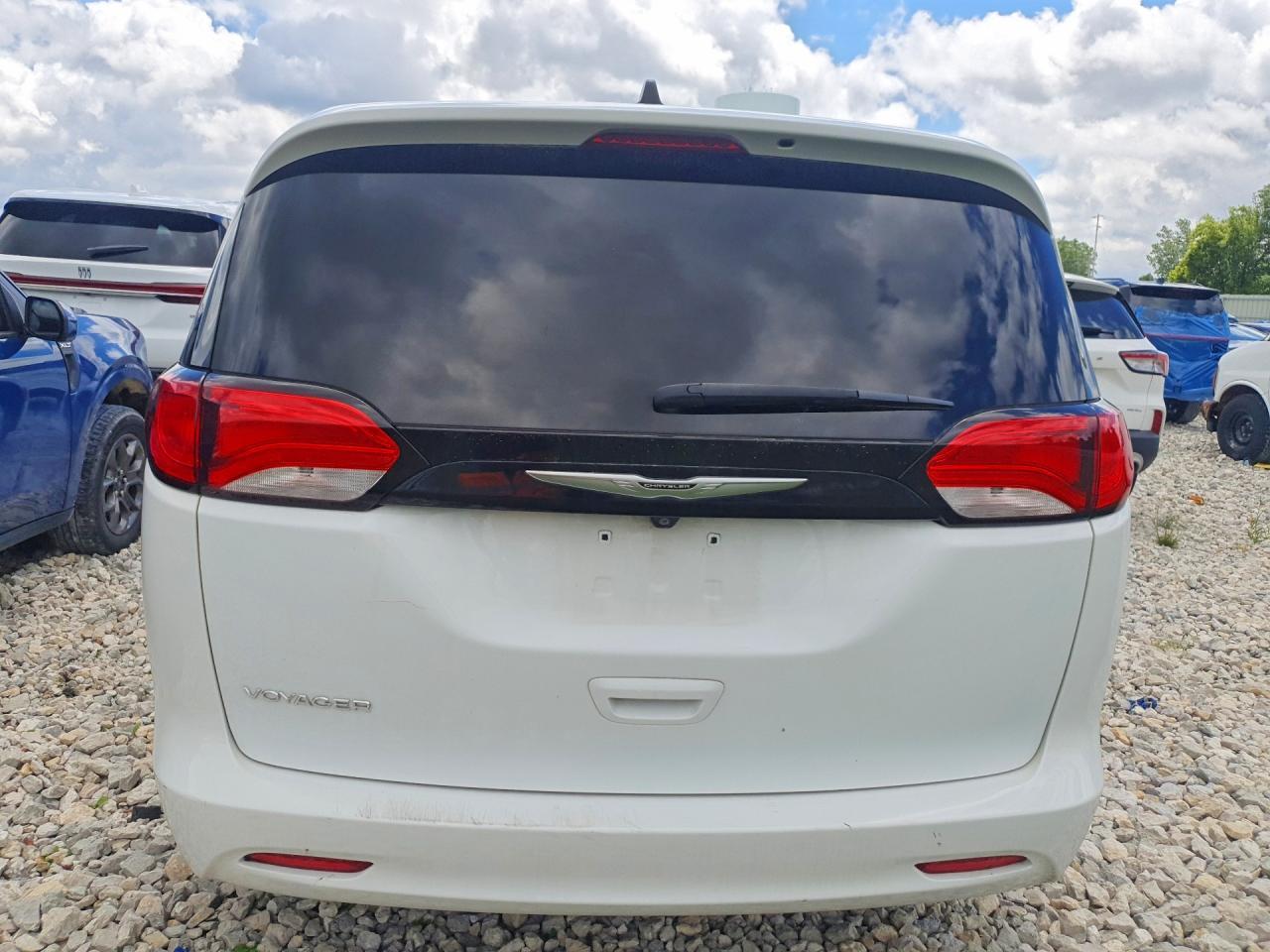 2023 Chrysler Voyager Lx - Фото 6