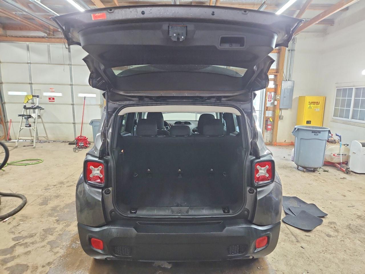 2018 Jeep Renegade Latitude - Image 6
