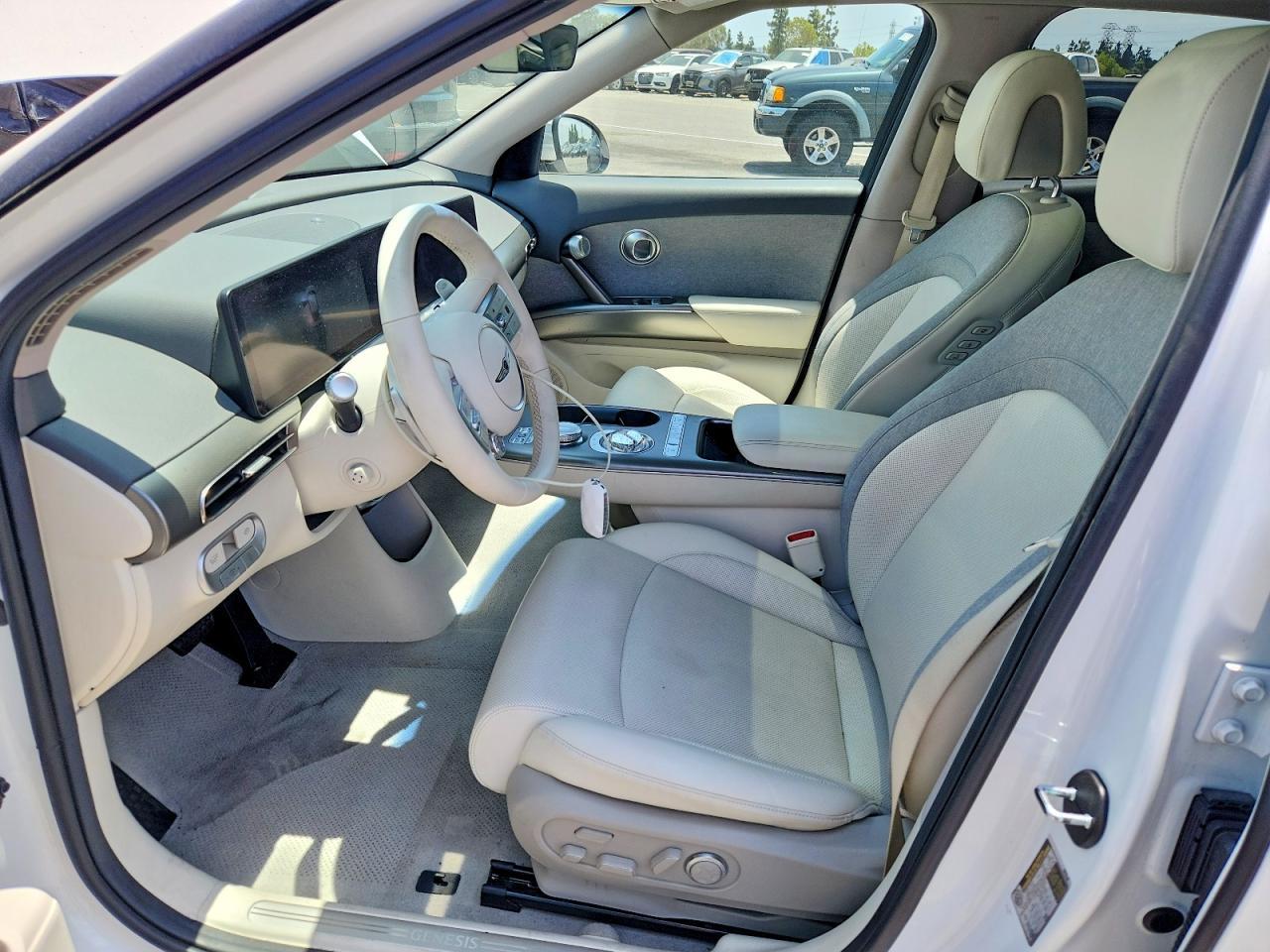 2025 Genesis Gv60 Standard - Image 7