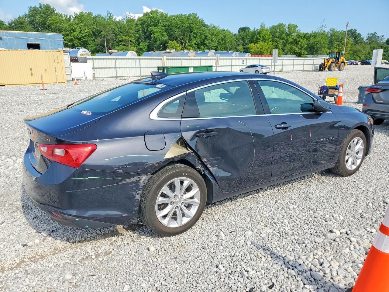2023 Chevrolet Malibu Lt - Фото 3