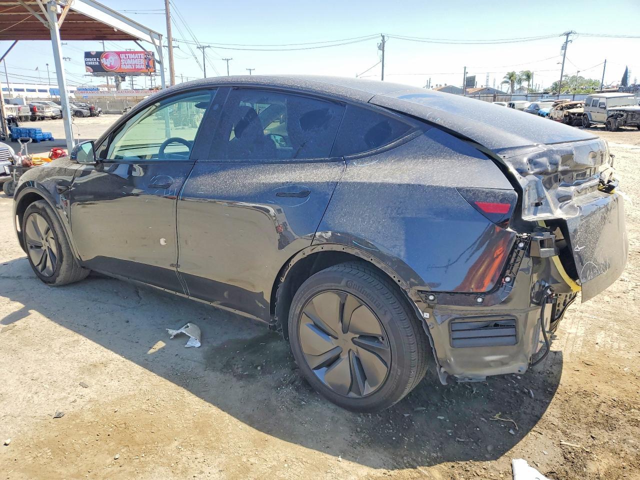 2026 Tesla Model Y - Фото 2