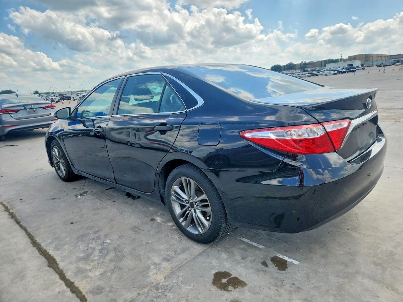 2017 Toyota Camry Se - Фото 2