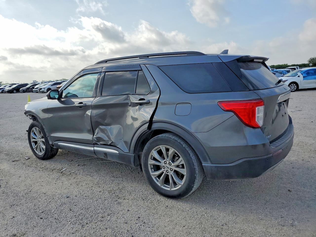 2020 Ford Explorer Xlt - Фото 2