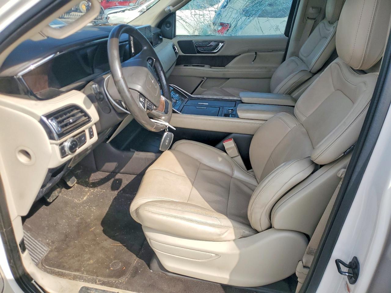 2019 Lincoln Navigator L Reserve - Image 7