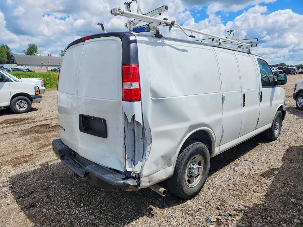 2018 Chevrolet Express G3500 - Фото 3