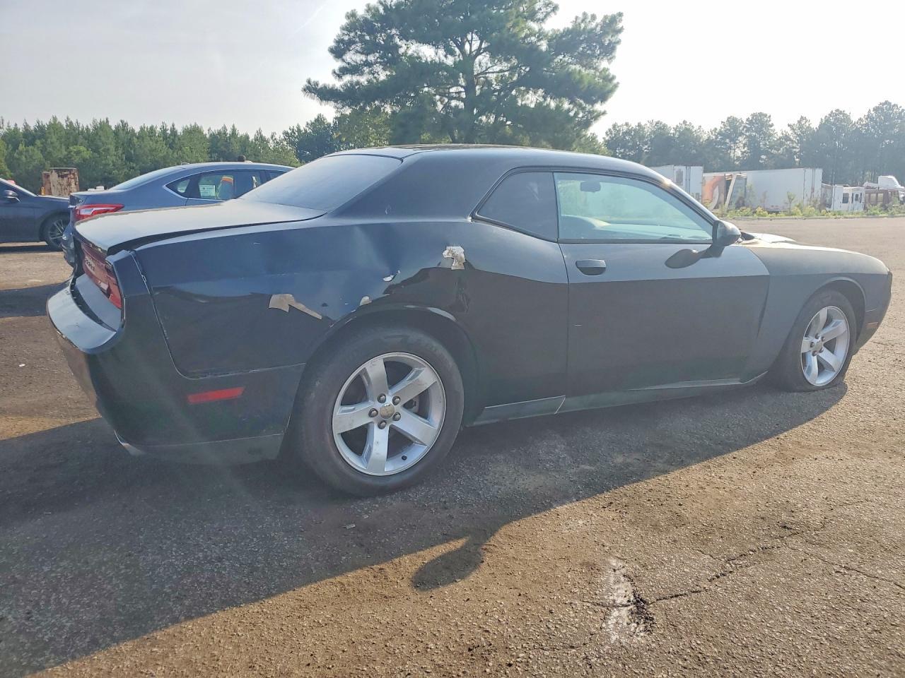 2014 Dodge Challenger Sxt - Image 3