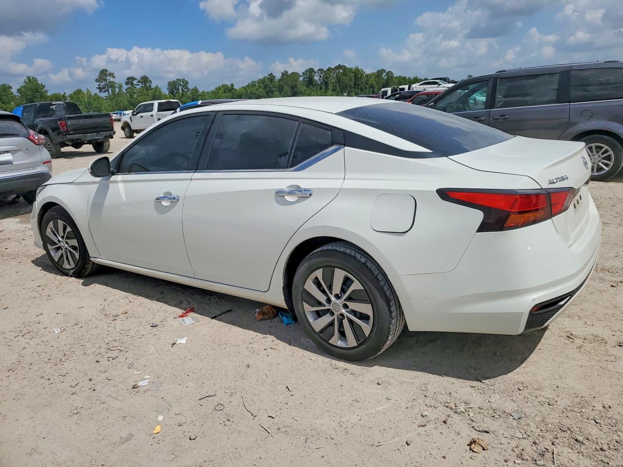 2022 Nissan Altima S - Фото 2