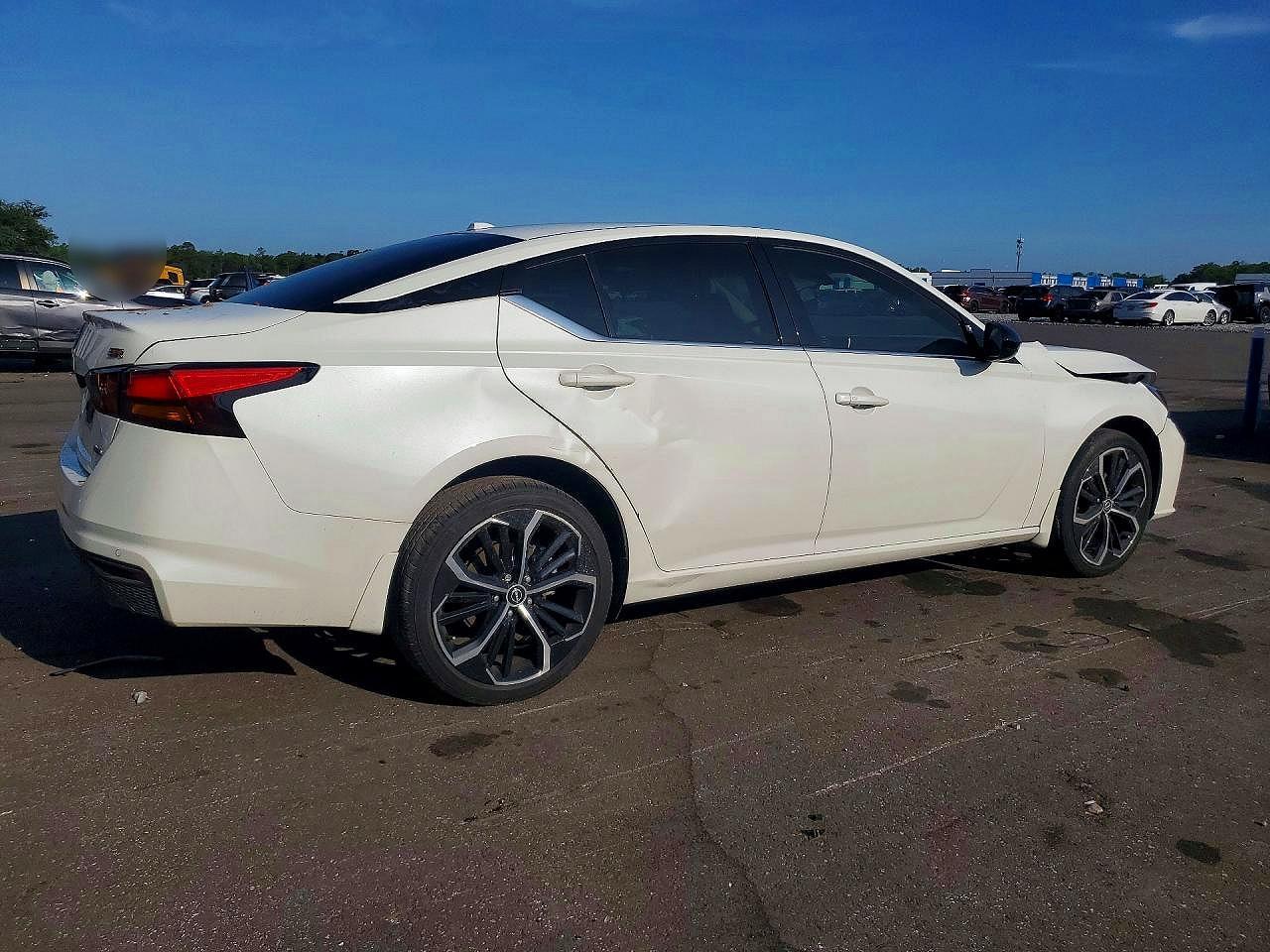 2024 Nissan Altima Sr - Фото 3
