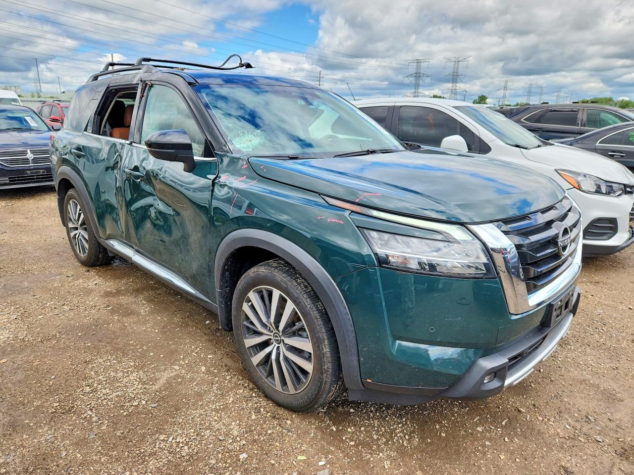 2022 Nissan Pathfinder Platinum - Image 4