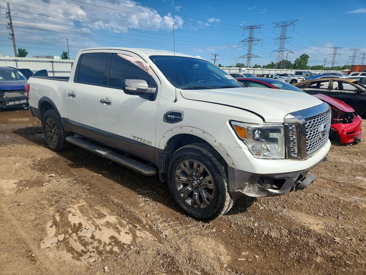 2017 Nissan Titan Platinum Reserve - Фото 4