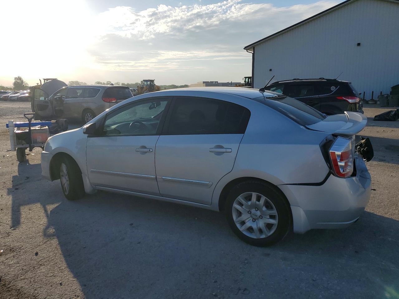 2010 Nissan Sentra 2.0 - Image 2