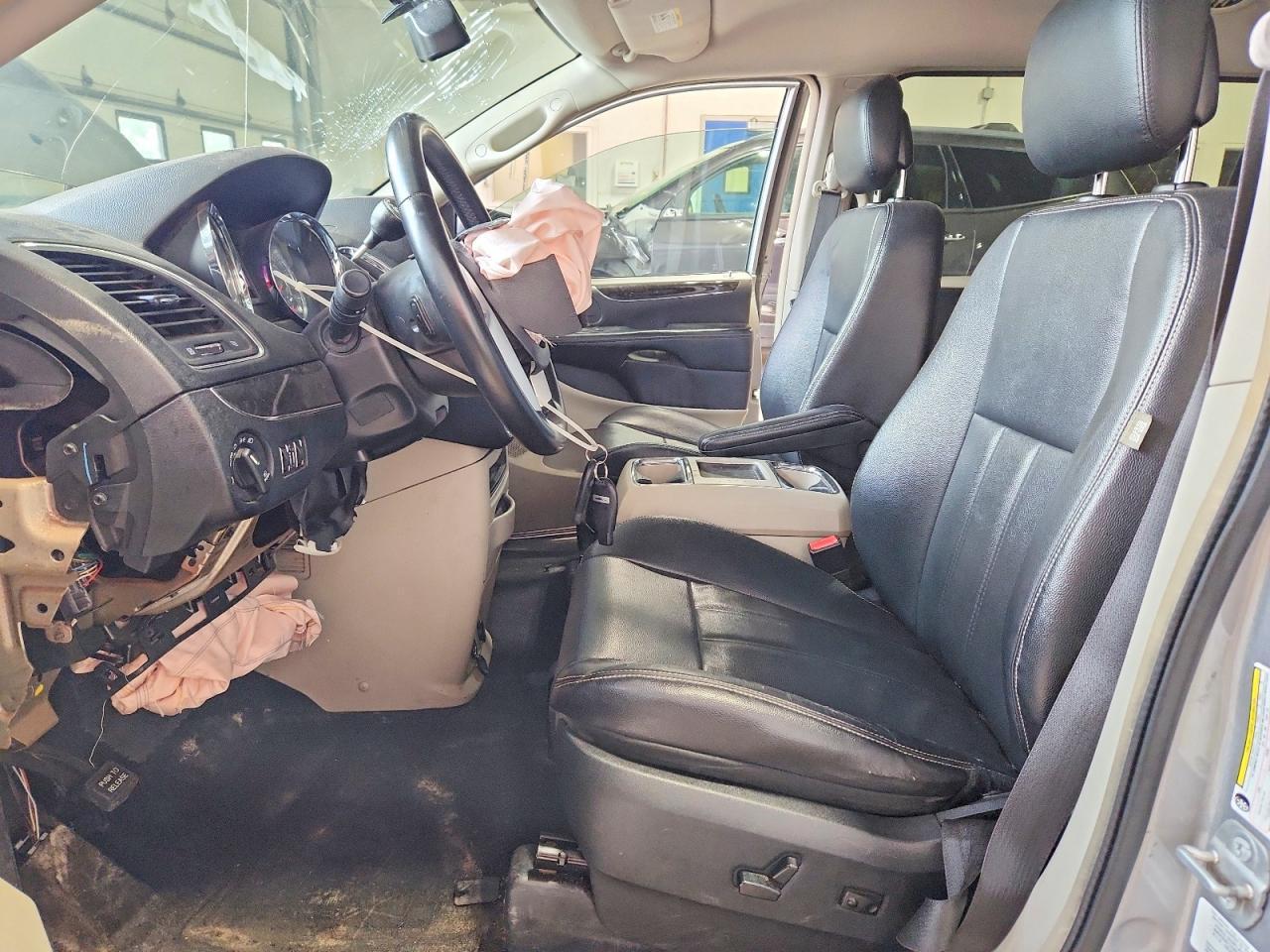 2014 Chrysler Town & Country Touring - Фото 7