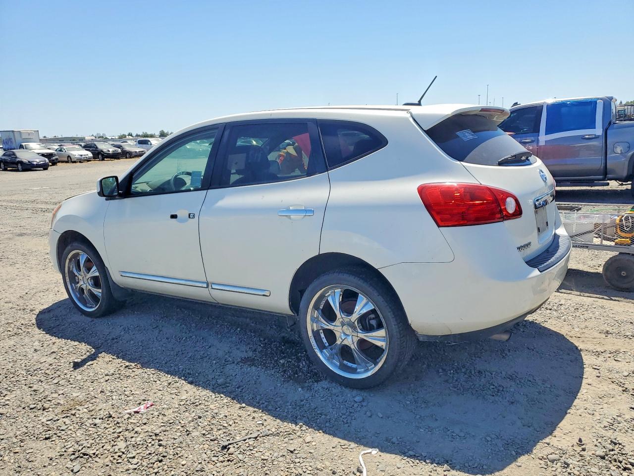 2013 Nissan Rogue S - Фото 2