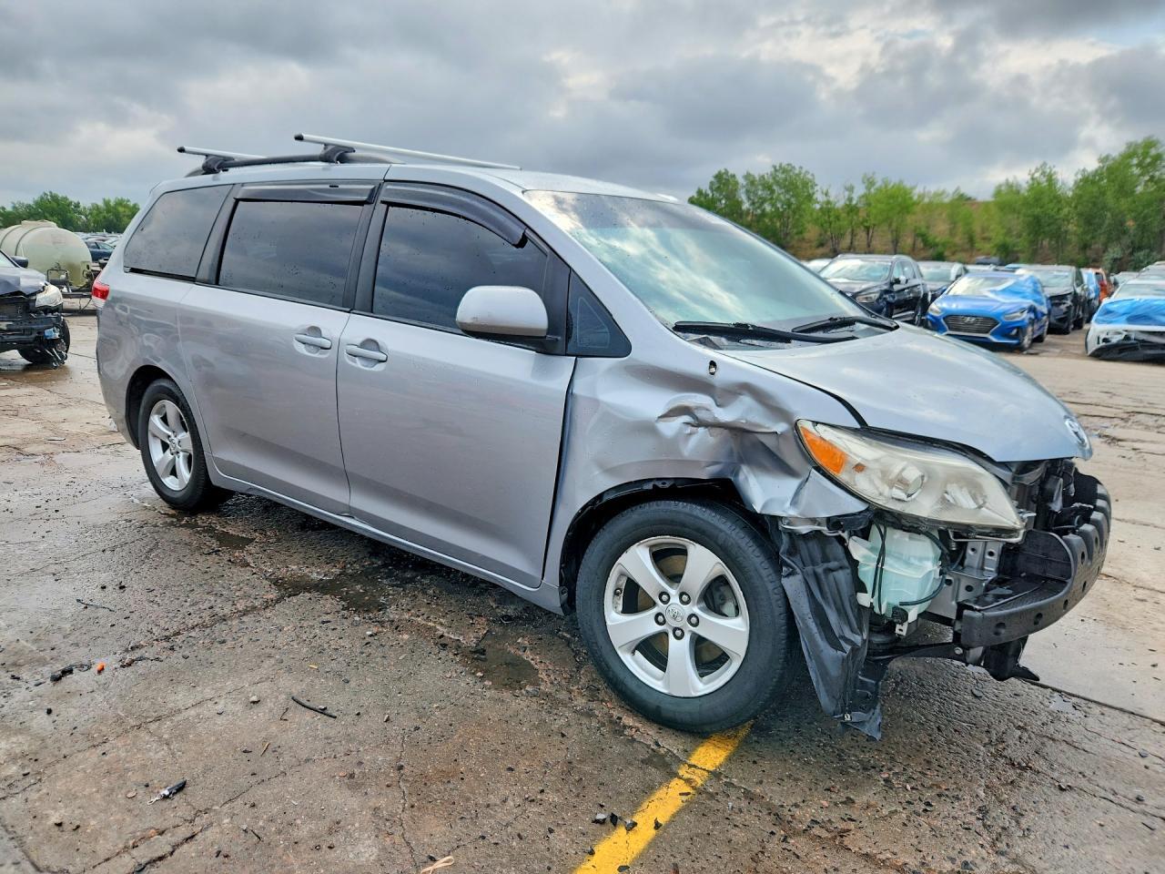 2014 Toyota Sienna Le - Image 4