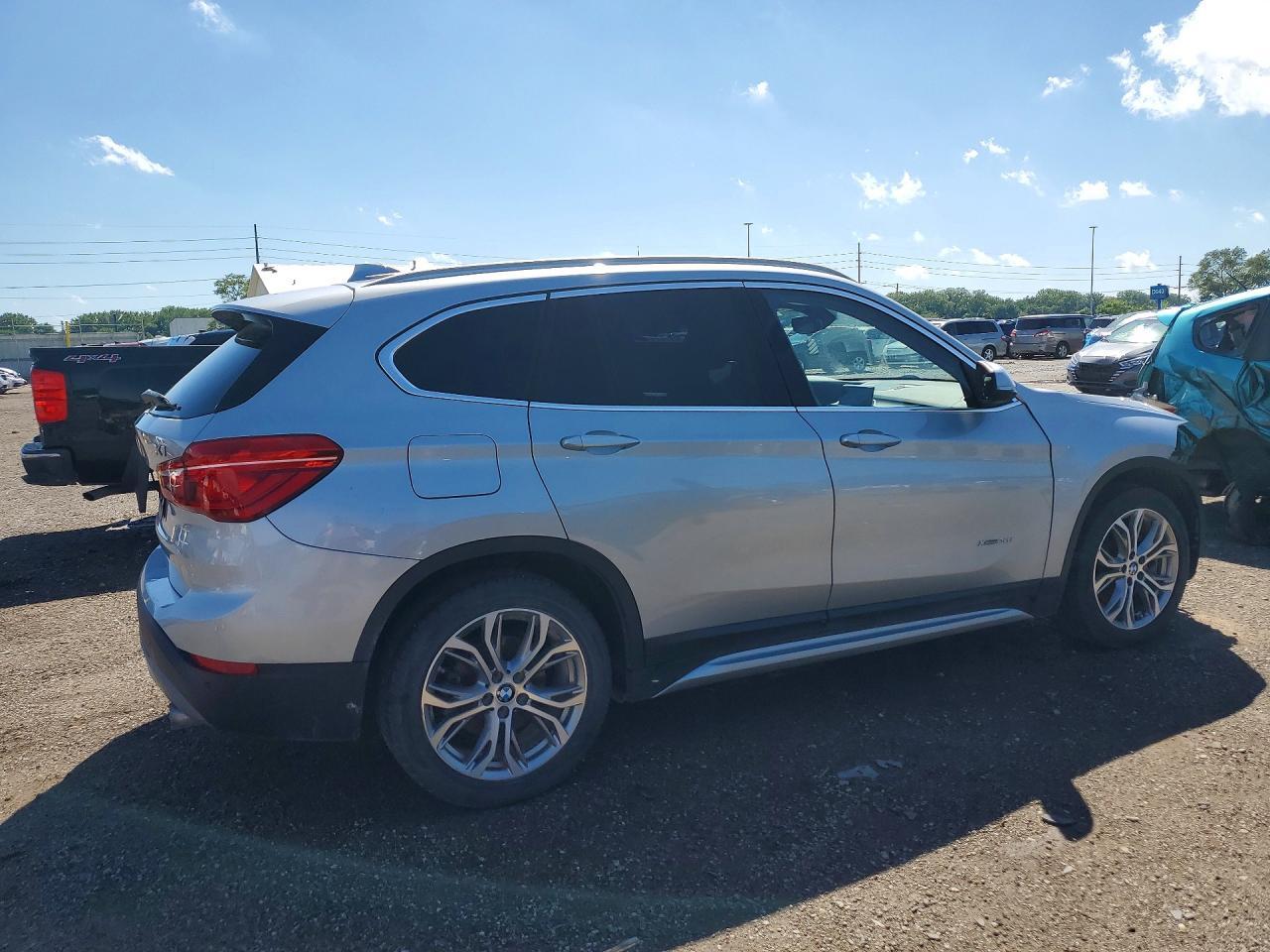 2017 BMW X1 xDrive28I - Фото 3