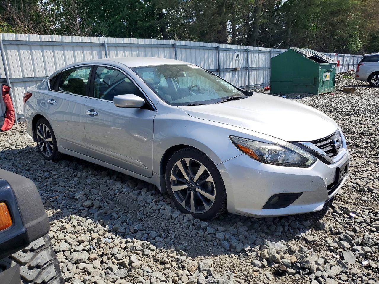 2017 Nissan Altima 2.5 Sr - Image 4