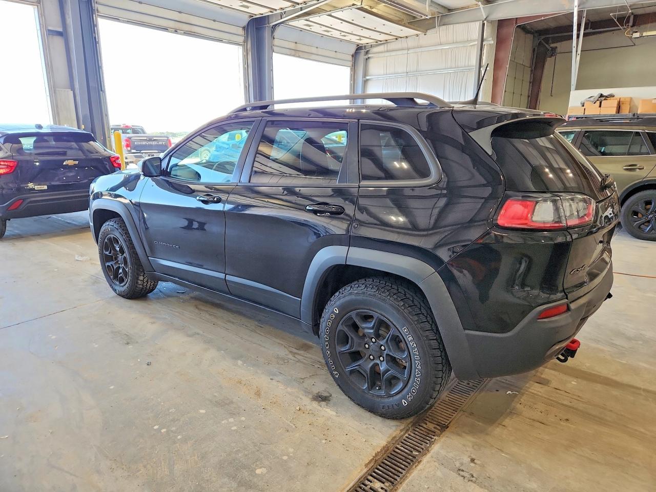 2019 Jeep Cherokee Trailhawk - Image 2