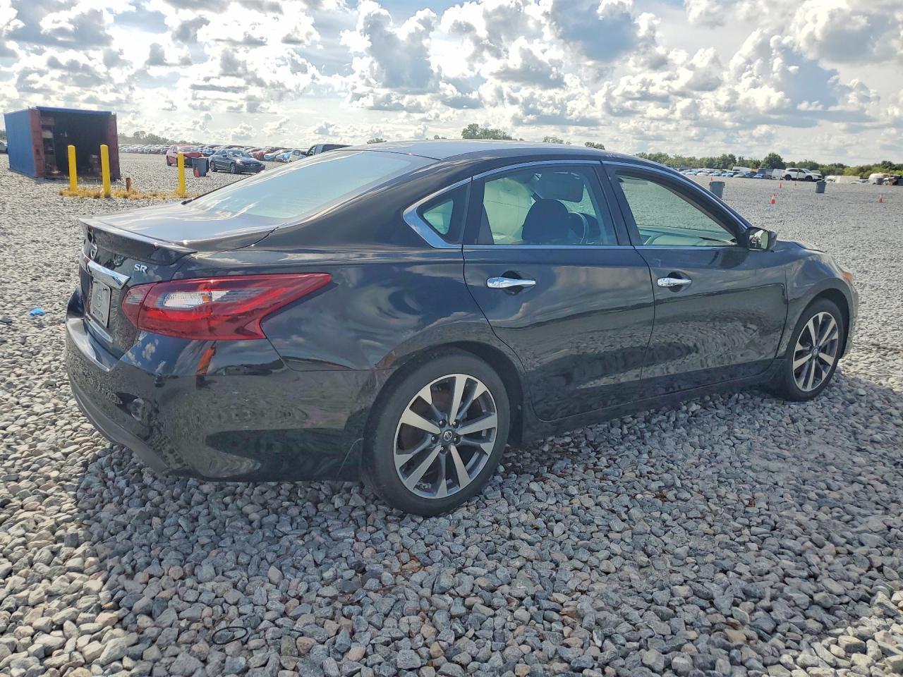 2017 Nissan Altima 2.5 Sr - Image 3