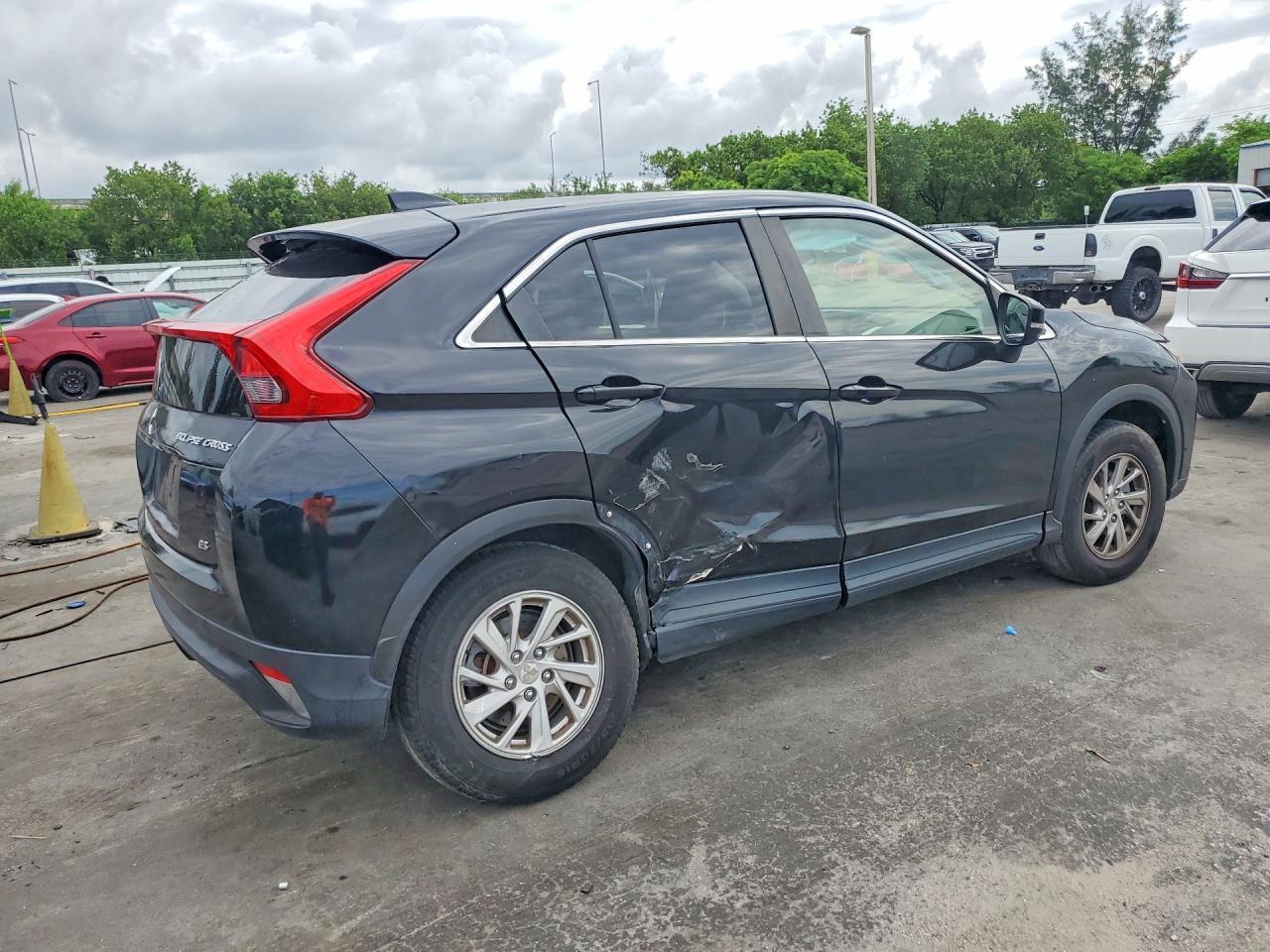 2019 Mitsubishi Eclipse Cross Es - Image 3