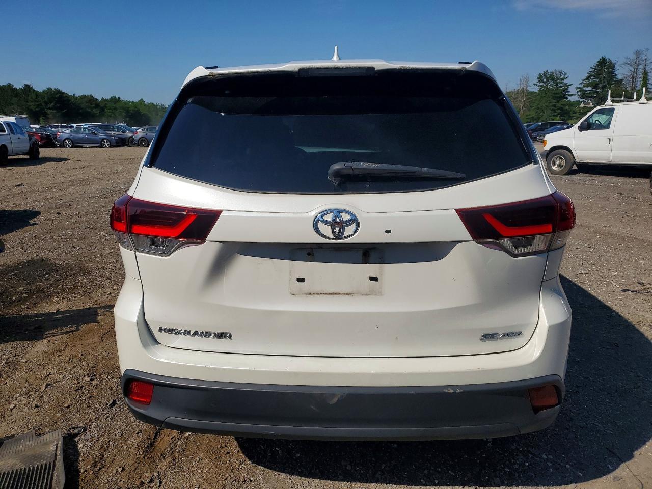 2019 Toyota Highlander Se - Фото 6