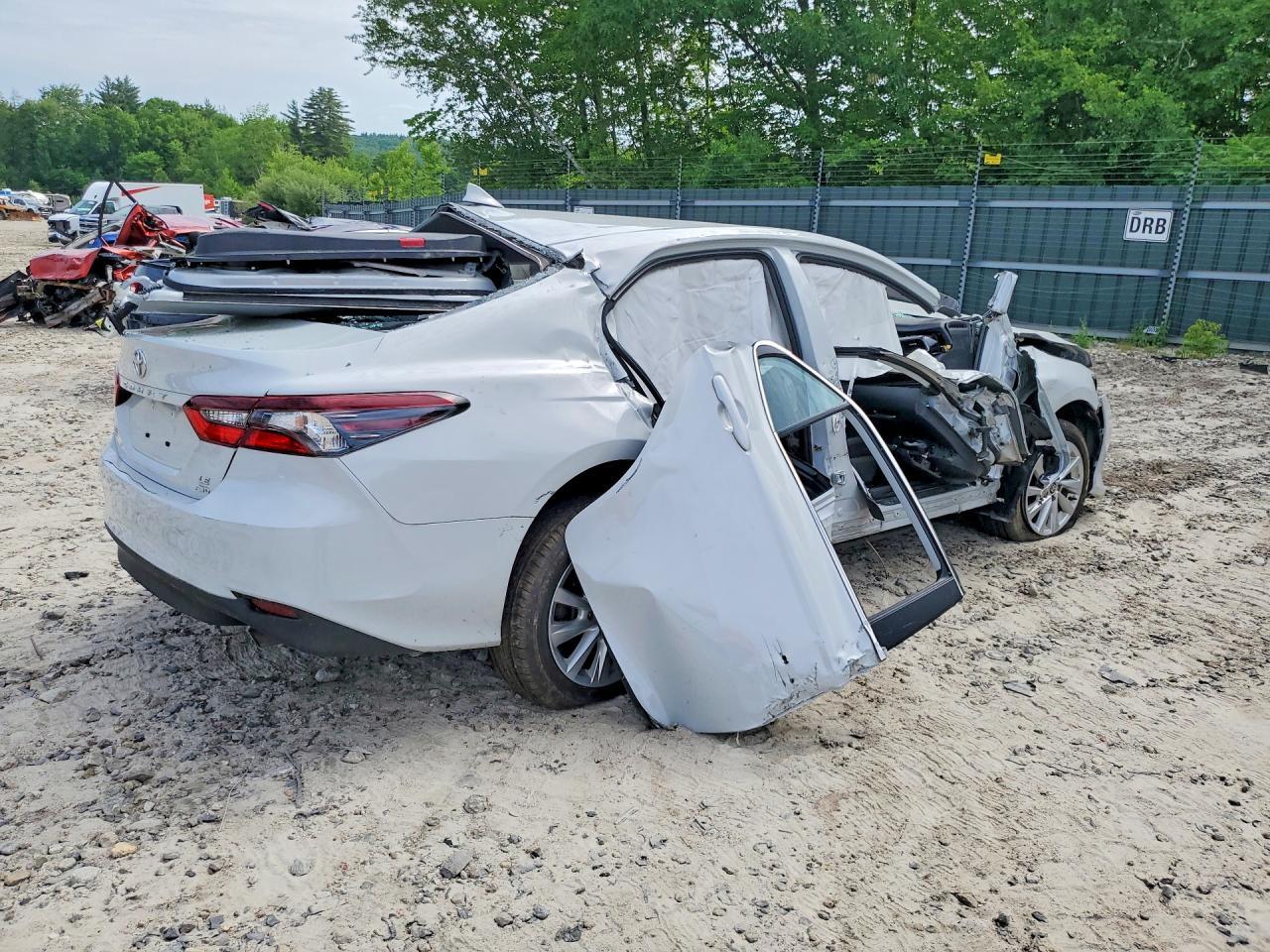 2023 Toyota Camry Le - Фото 3
