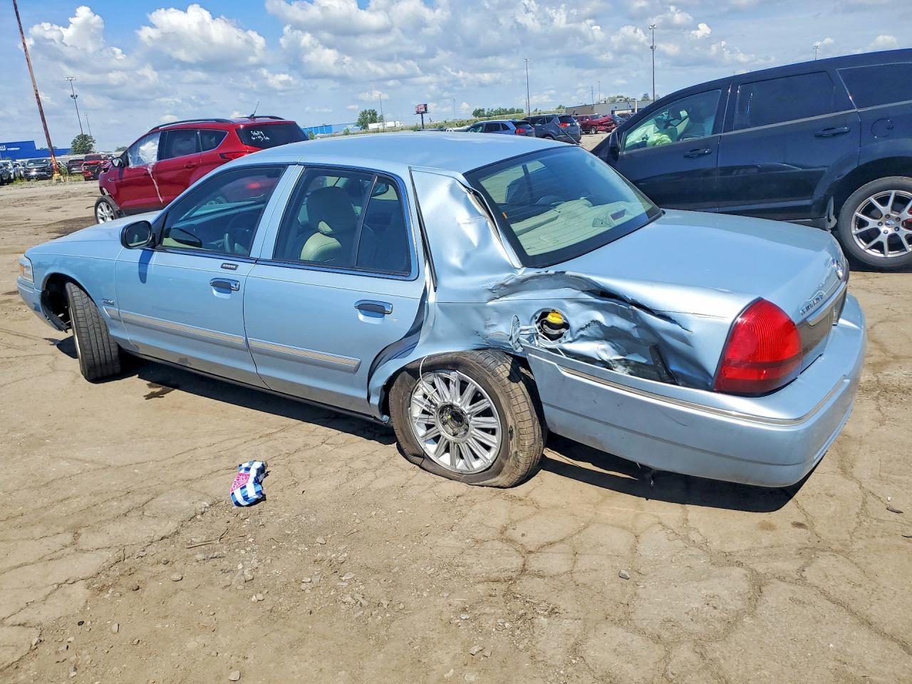 2010 Mercury Grand Marquis Ls - Image 2