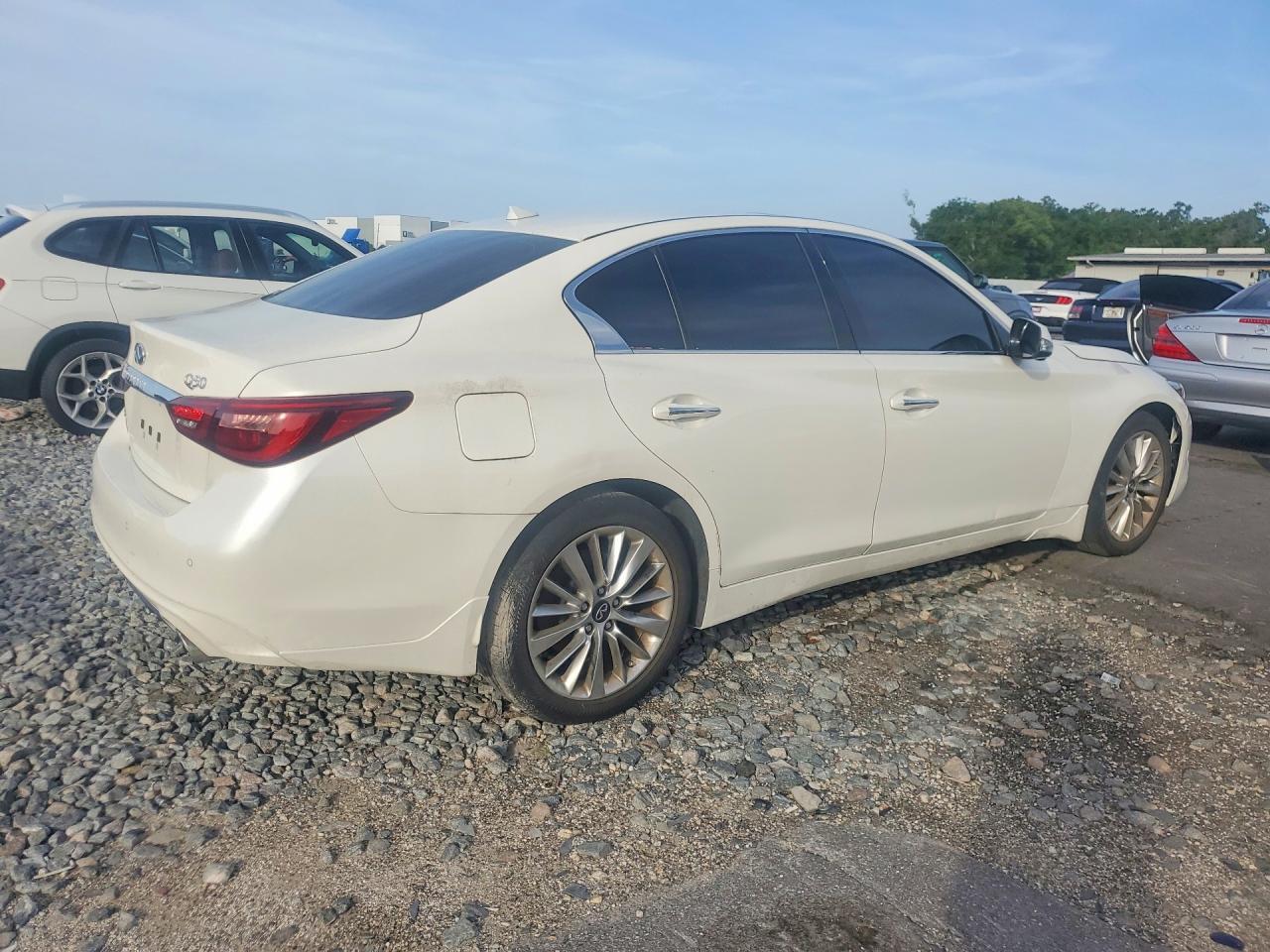 2021 Infiniti Q50 Luxe - Image 3