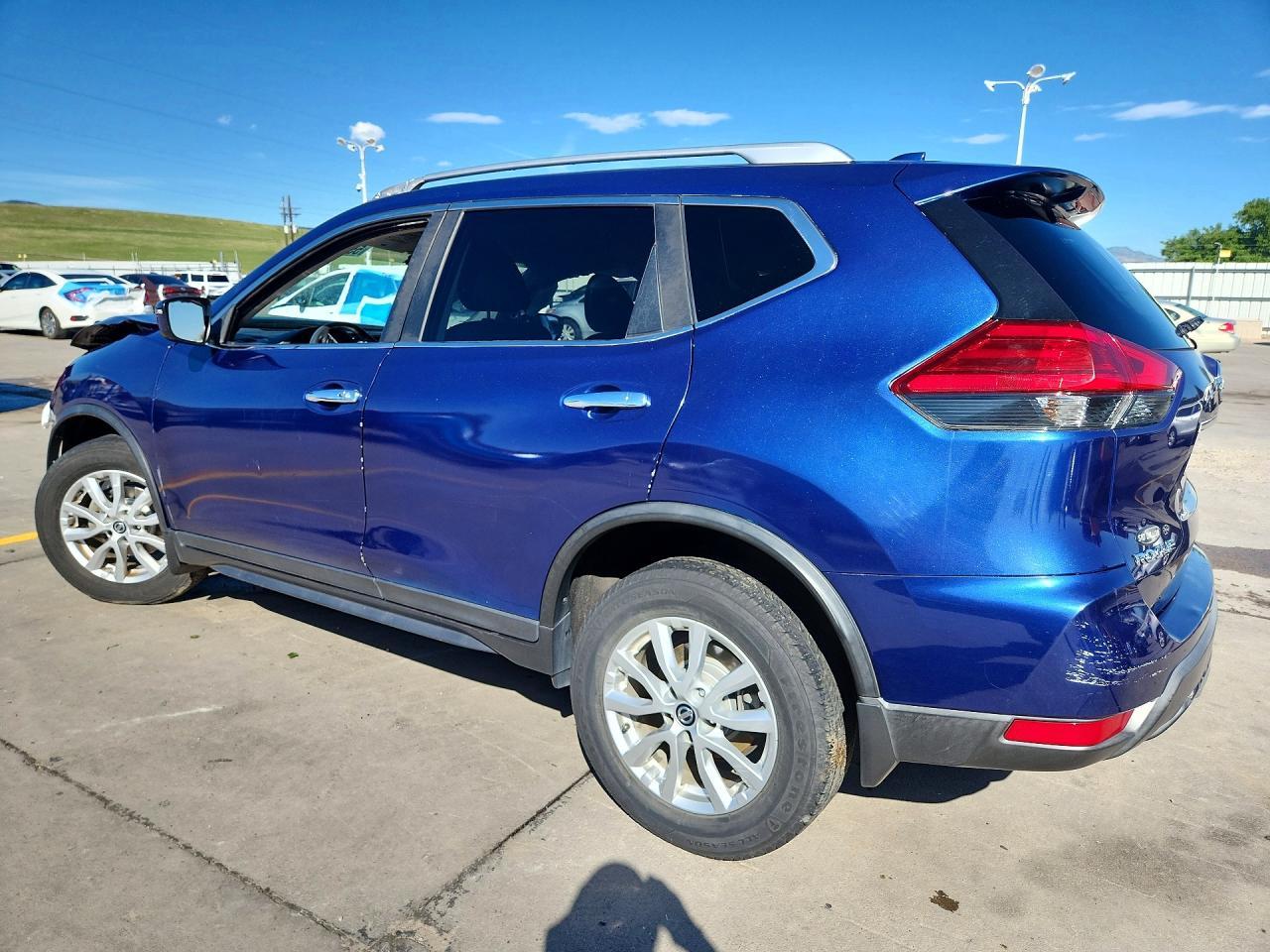 2017 Nissan Rogue Sv - Image 2