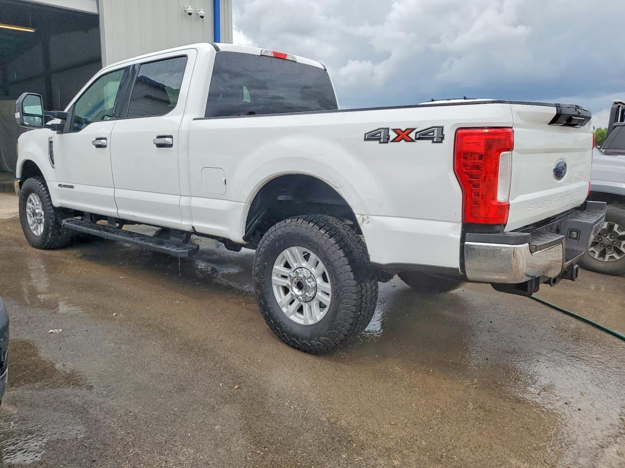 2019 Ford F250 Super Duty - Фото 2