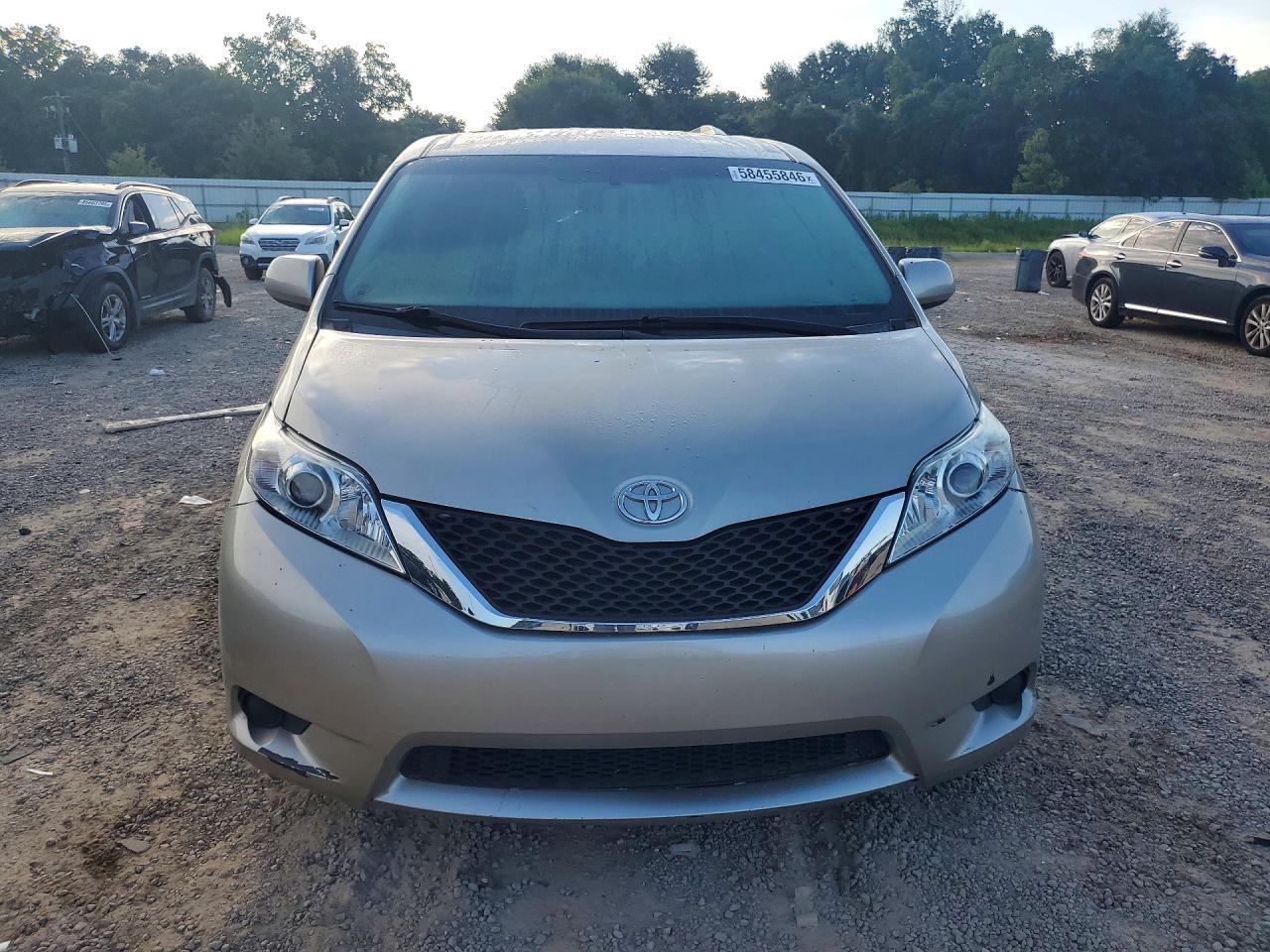 2017 Toyota Sienna Le - Фото 5