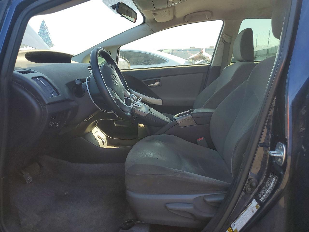2015 Toyota Prius Two - Фото 7