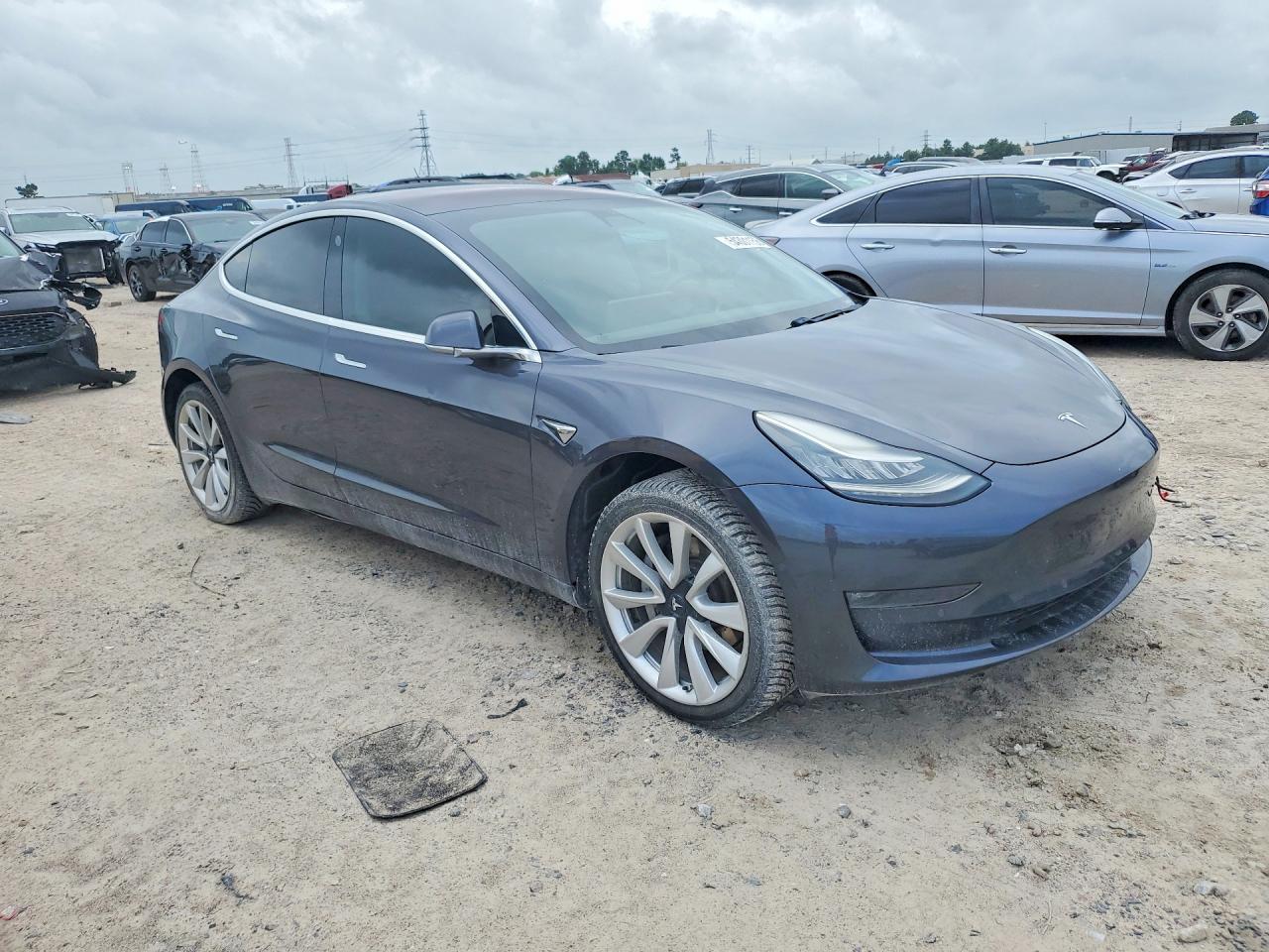 2018 Tesla Model 3 - Фото 4
