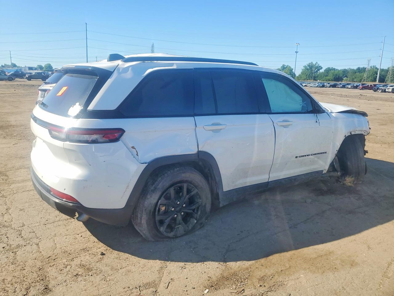 2024 Jeep Grand Cherokee Laredo - Image 3