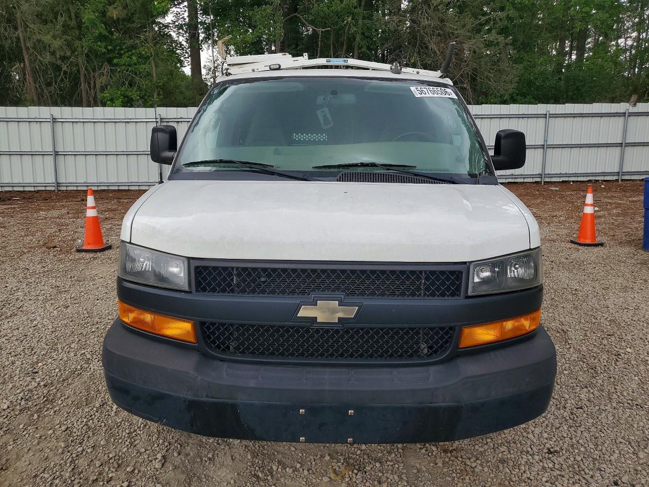 2018 Chevrolet Express G2500 - Image 5