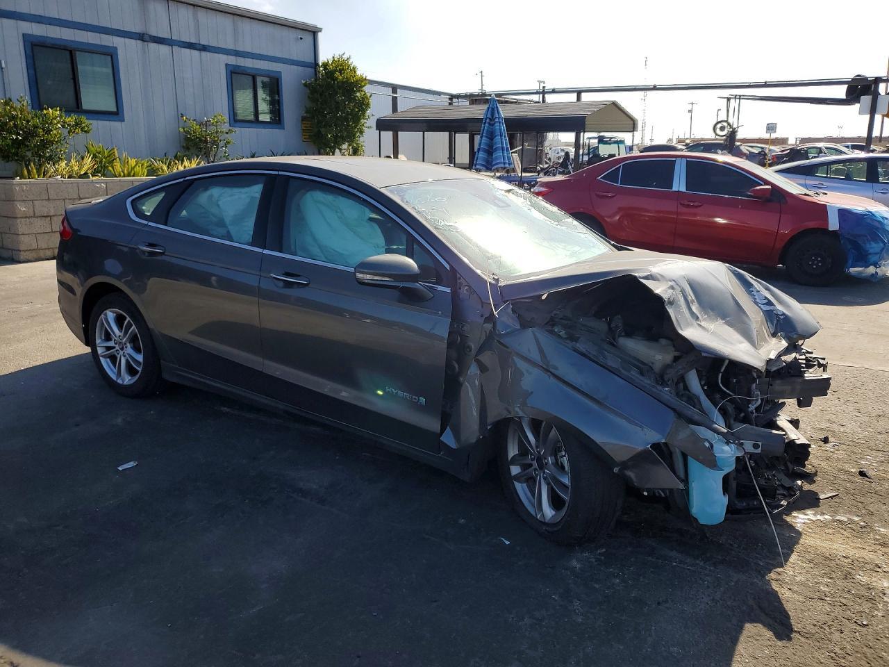 2016 Ford Fusion Titanium Hev - Фото 4