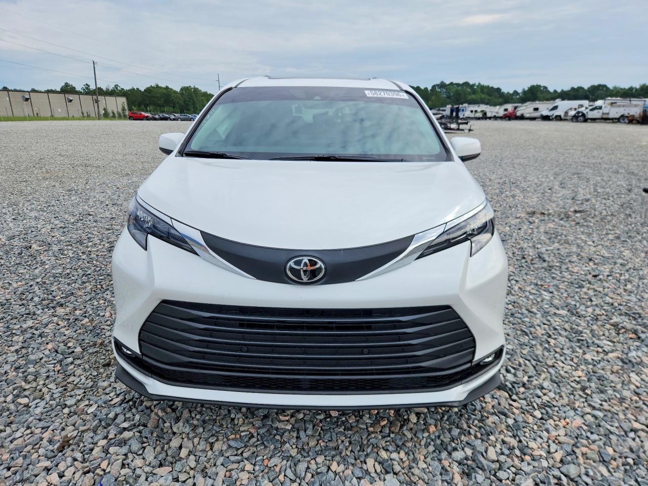 2026 Toyota Sienna Xle 8-Passenger - Image 5