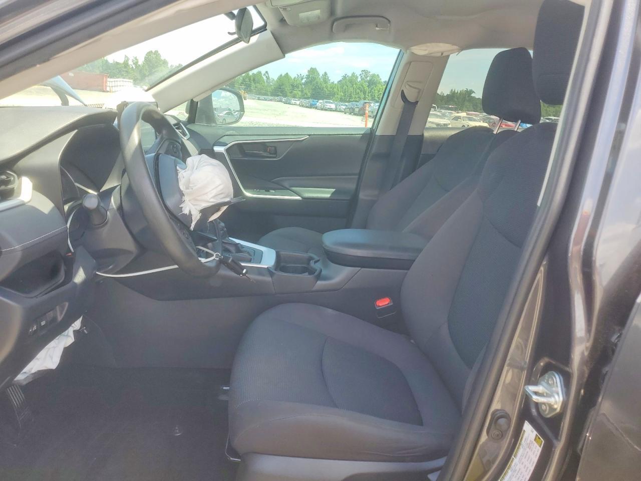 2020 Toyota Rav4 Le - Image 7