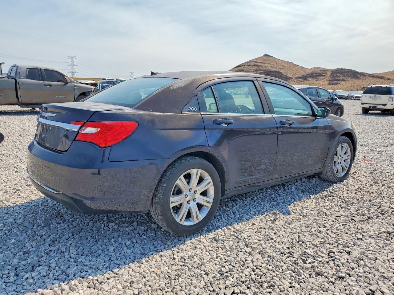 2011 Chrysler 200 Touring - Фото 3
