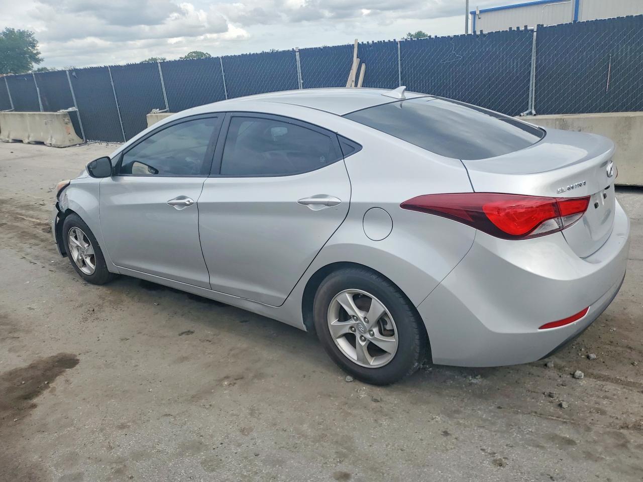 2014 Hyundai Elantra Se - Image 2