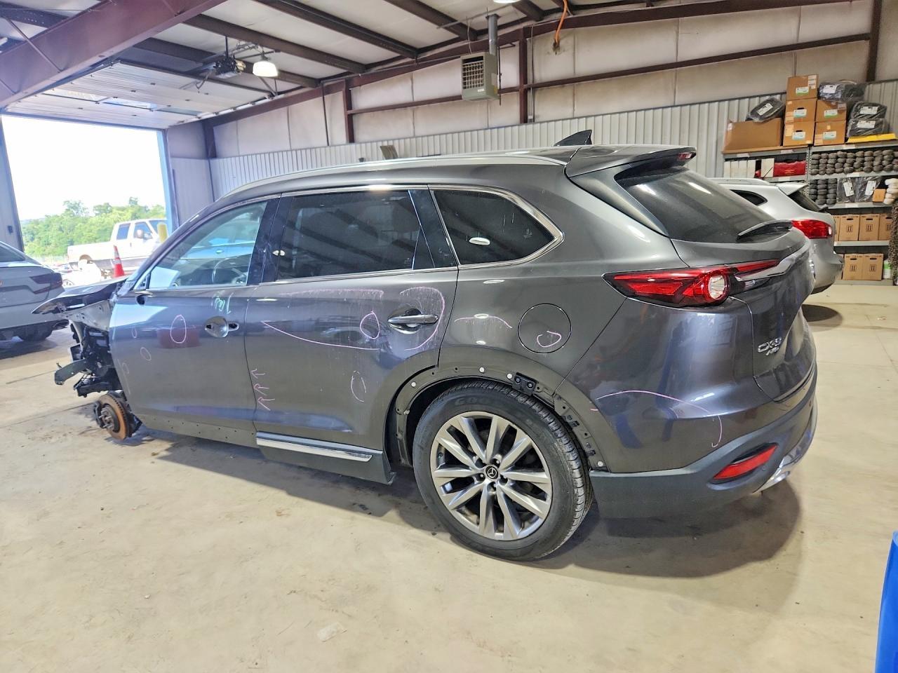 2018 Mazda Cx-9 Grand Touring - Image 2