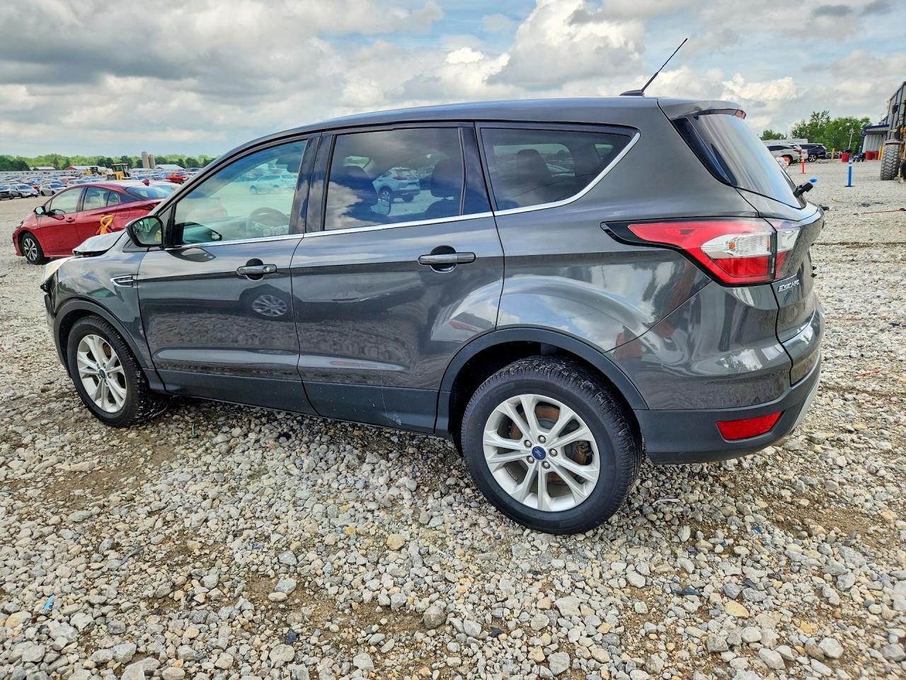2017 Ford Escape Se - Фото 2