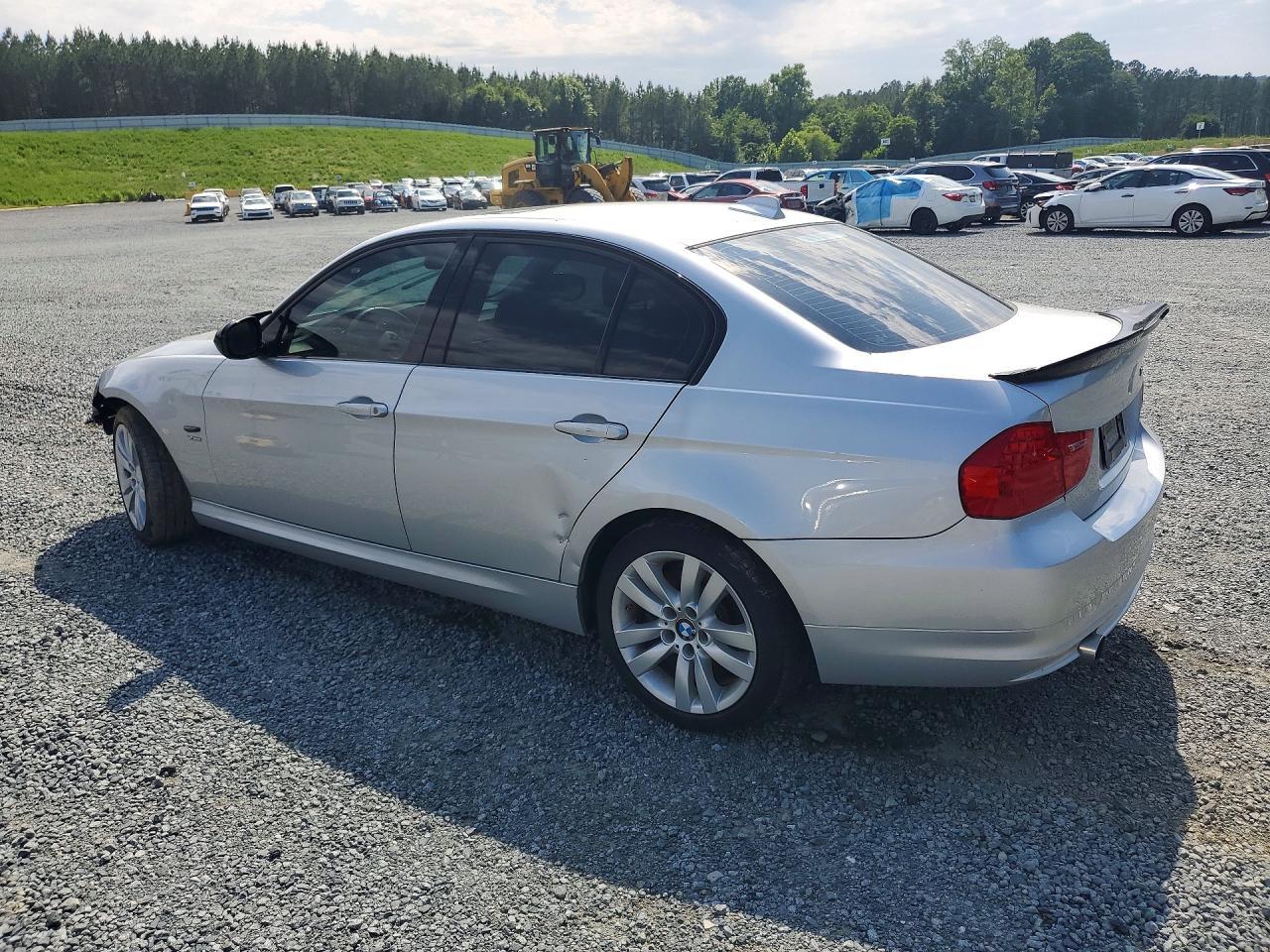 2010 BMW 335 Xi - Фото 2
